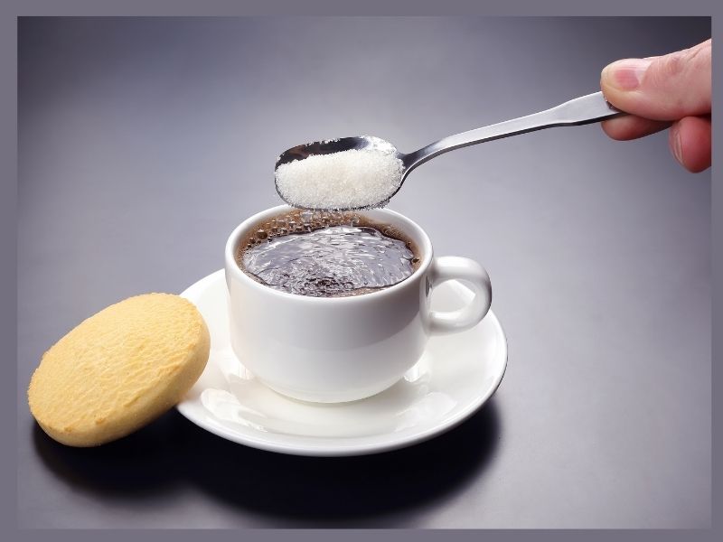 چگونه نمک تلخی قهوه را کاهش میدهد؟