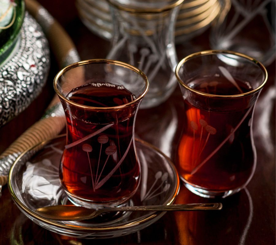 آمادهسازی سنتی قهوه خلیجی با دله