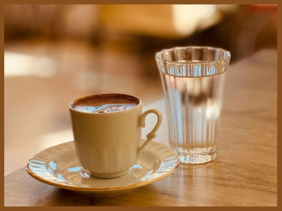قهوه و کمآبی بدن: آیا قهوه جایگزین آب بدن است؟!